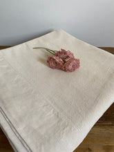 Load image into Gallery viewer, Vintage linen and cotton blend « Métis fleur bleu » sheet