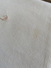 Load image into Gallery viewer, Vintage linen and cotton blend « Métis fleur bleu » sheet