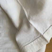 Load image into Gallery viewer, Antique Linen sheet monogram "L" 210x270cm