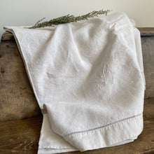 Load image into Gallery viewer, Antique Linen sheet monogram "L" 210x270cm