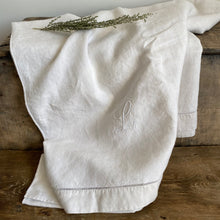 Load image into Gallery viewer, Antique Linen sheet monogram "L" 210x270cm