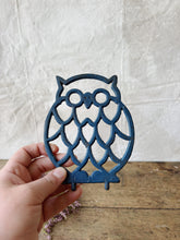 Load image into Gallery viewer, Vintage painted metal owl trivet
