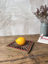 Load image into Gallery viewer, Vintage 1970s straw trivet