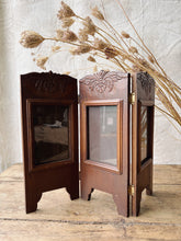 Load image into Gallery viewer, 1970s three panel accordeon picture frame