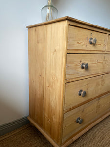 Antique Rustic Victorian pine chest of drawers