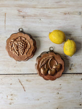 Load image into Gallery viewer, Vintage tinned copper toned jelly moulds