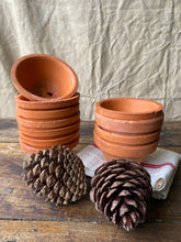 Load image into Gallery viewer, Small vintage terracotta pots