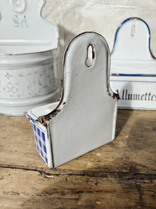 Vintage 1930s enamel match box « Allumettes » wall box