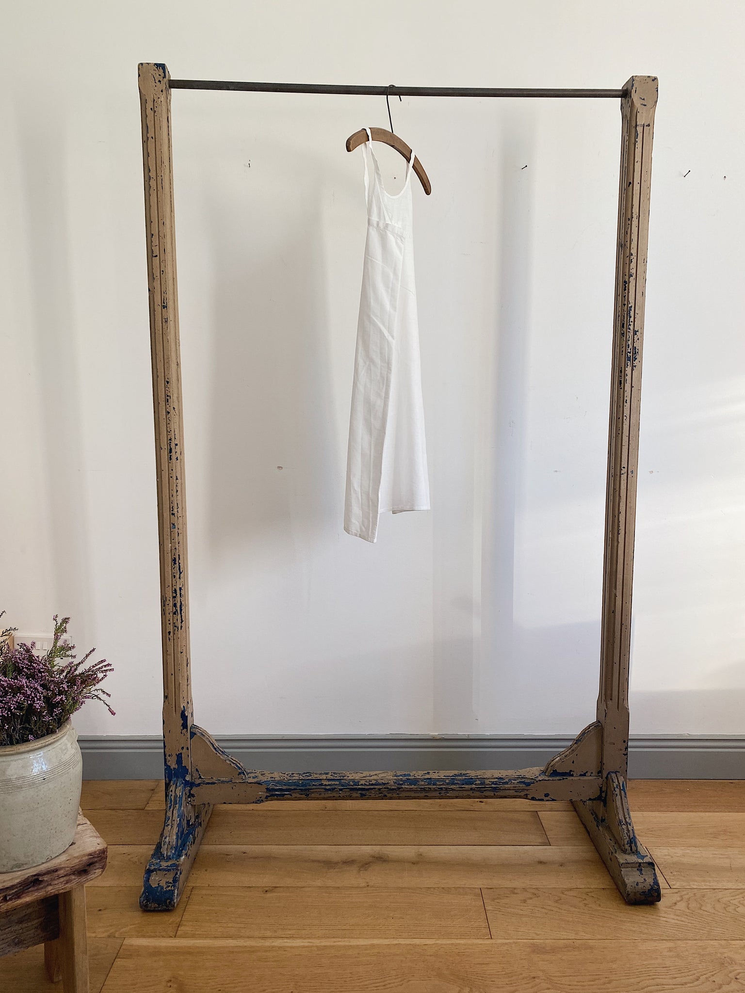 Vintage shop freestanding clothes rail - Main Image