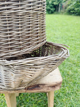 Load image into Gallery viewer, Vintage Onion or Potatoe storage basket
