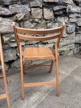 Load image into Gallery viewer, Pair of vintage slatted folding chairs