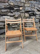 Load image into Gallery viewer, Pair of vintage slatted folding chairs