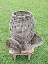 Load image into Gallery viewer, Vintage Onion or Potatoe storage basket