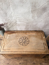 Load image into Gallery viewer, Antique shoe polishing chest