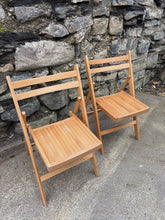 Load image into Gallery viewer, Pair of vintage slatted folding chairs