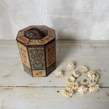 Load image into Gallery viewer, Vintage tea tin