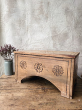 Load image into Gallery viewer, Antique shoe polishing chest