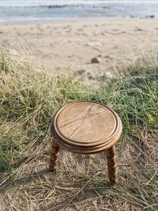 French bobbin leg milking stool