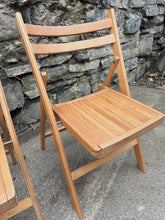 Load image into Gallery viewer, Pair of vintage slatted folding chairs