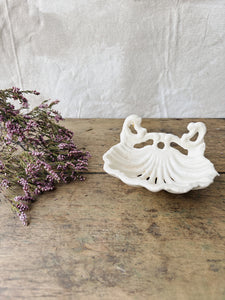 Vintage vintage cast iron enamel shell shaped soap dish
