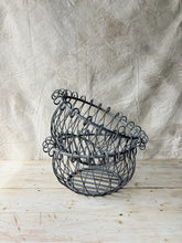 Load image into Gallery viewer, Vintage wire hanging baskets