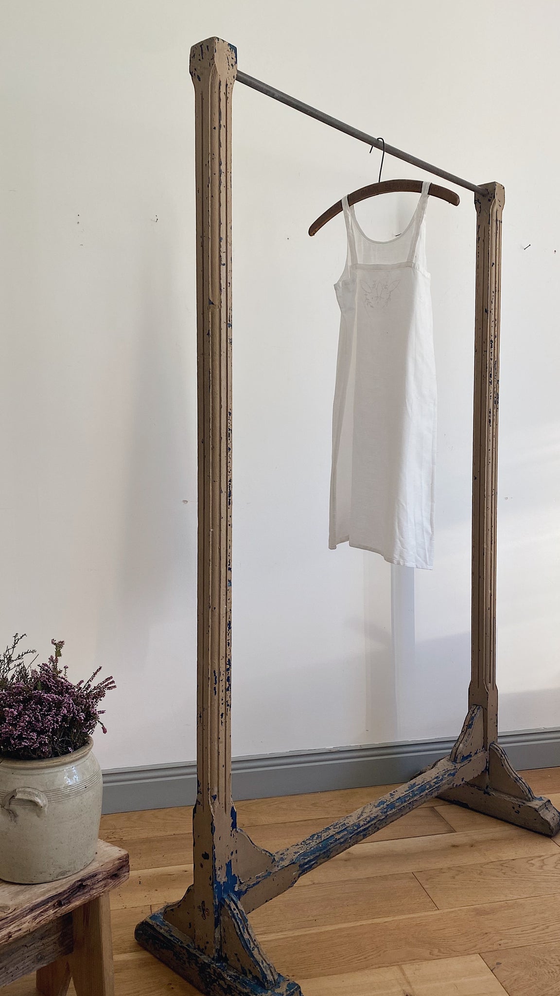 dress rail Vintage shop freestanding clothes rail – Scenes & Stories