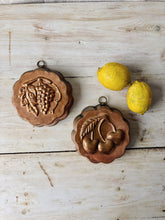 Load image into Gallery viewer, Vintage tinned copper toned jelly moulds
