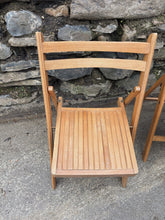 Load image into Gallery viewer, Pair of vintage slatted folding chairs