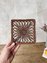 Load image into Gallery viewer, Vintage 1970s straw trivet
