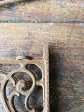 Load image into Gallery viewer, Vintage French small cast iron shelf brackets