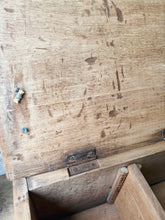 Load image into Gallery viewer, Antique shoe polishing chest