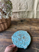 Load image into Gallery viewer, Vintage cast iron enamelled trivet