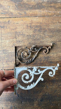 Load image into Gallery viewer, Vintage French medium cast iron shelf brackets