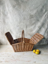 Load image into Gallery viewer, Vintage wicker picnic basket