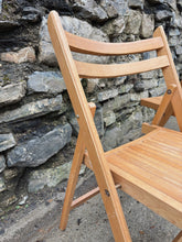 Load image into Gallery viewer, Pair of vintage slatted folding chairs