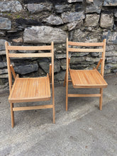 Load image into Gallery viewer, Pair of vintage slatted folding chairs