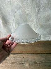 Load image into Gallery viewer, 1920s Art Déco tulip frosted glass light shade