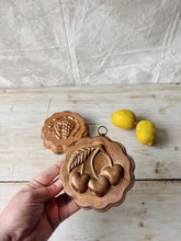 Load image into Gallery viewer, Vintage tinned copper toned jelly moulds