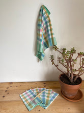 Load image into Gallery viewer, Set of 5 vintage cotton napkins