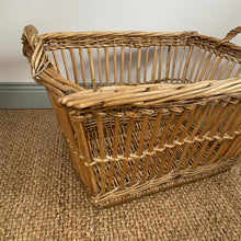 Load image into Gallery viewer, Vintage French Bakers basket