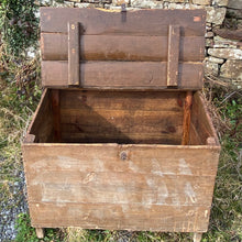 Load image into Gallery viewer, Vintage Atelier wooden chest