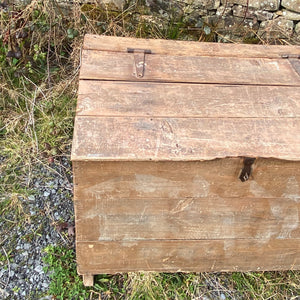 Vintage Atelier wooden chest
