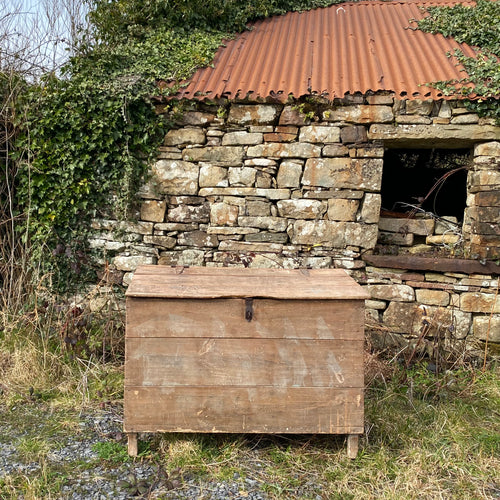 Vintage Atelier wooden chest
