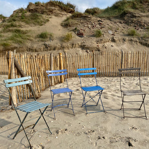 Vintage folding chairs in shades of blue