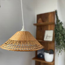 Load image into Gallery viewer, Vintage rattan lampshade